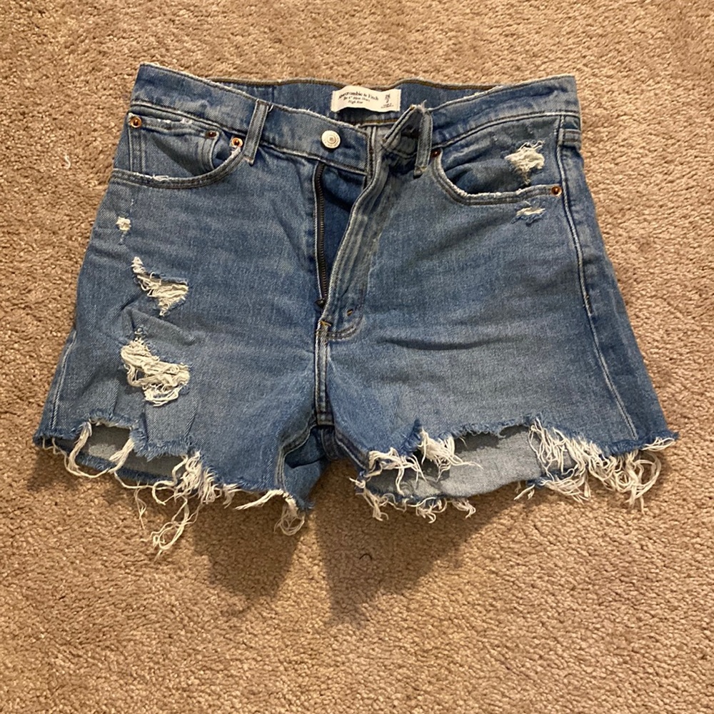 A&F High Rise 4" Mom Short